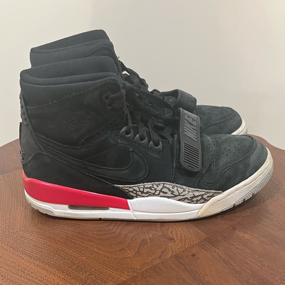 Nike Air Jordan Legacy 312 Black Suede sneakers. Black, white and red. Size 8.5